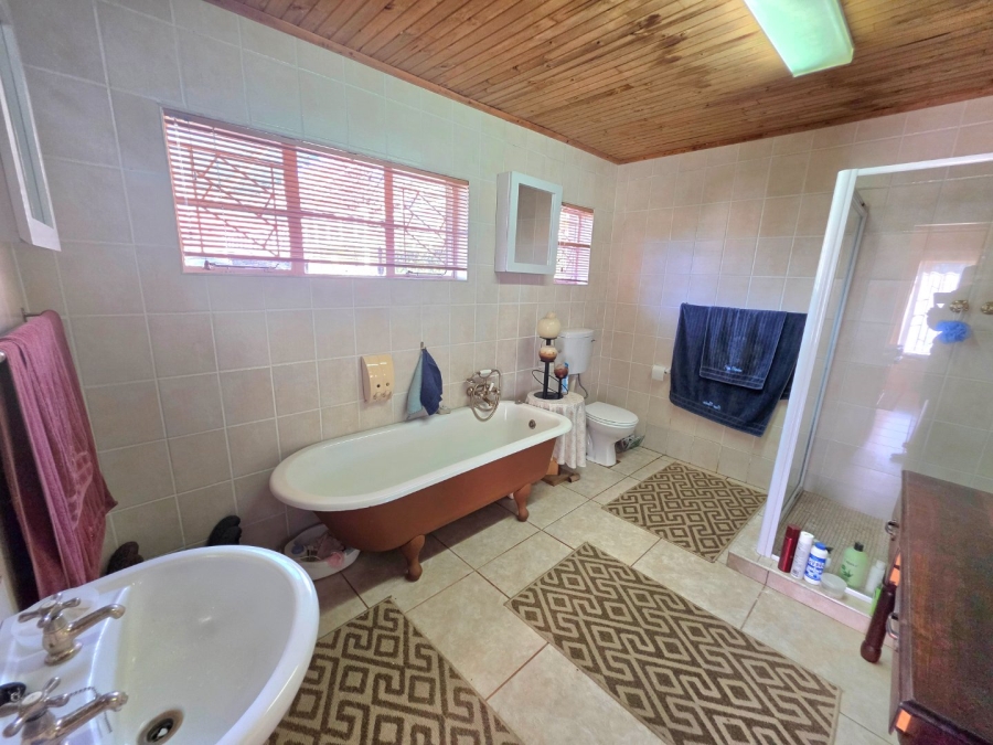 8 Bedroom Property for Sale in Bethlehem Free State